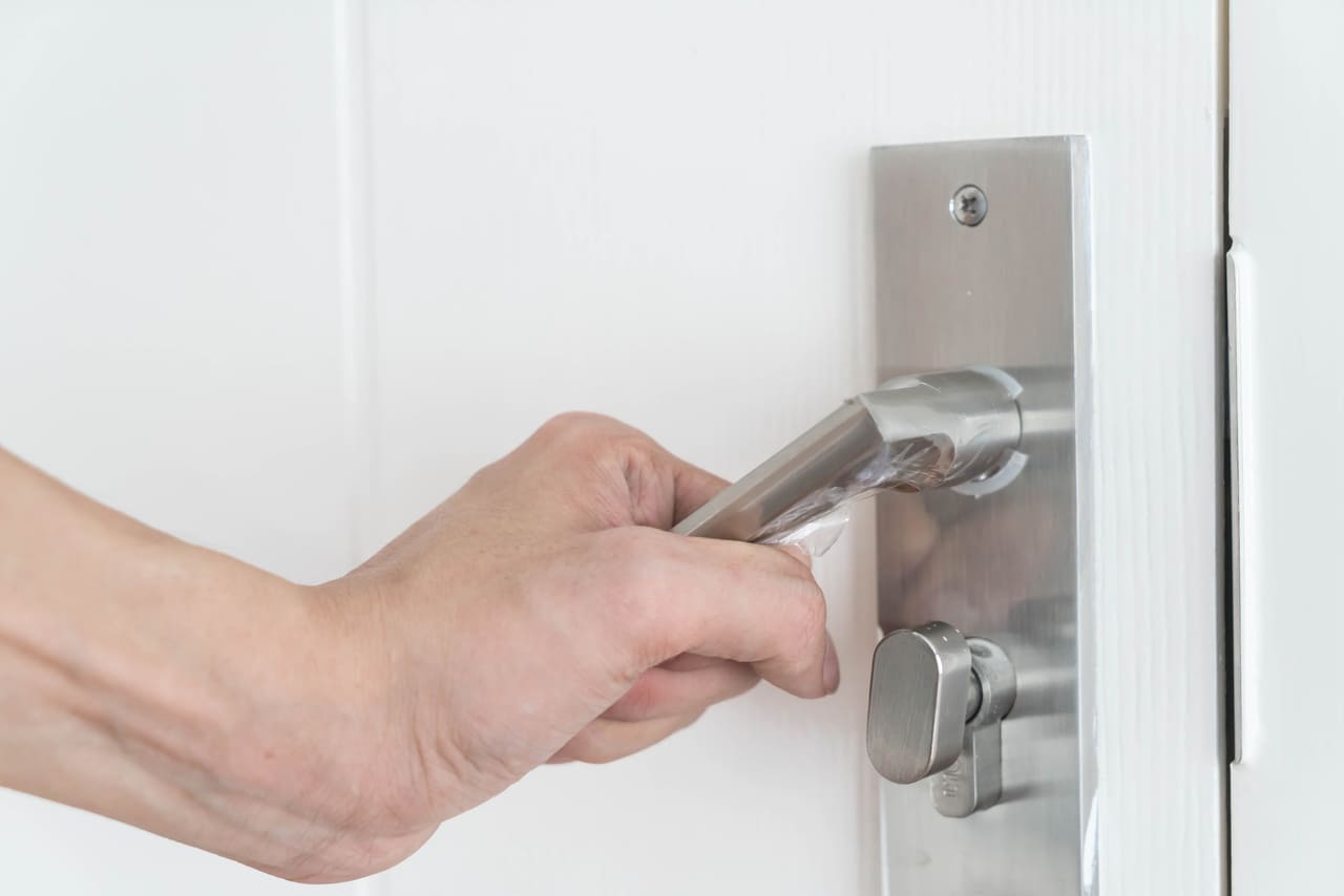 Comment remplacer la serrure d'une porte d'entrée ?